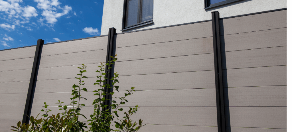 Die besten Sichtschutz-Lösungen für kleine Gärten Klassische Sichtschutzzäune