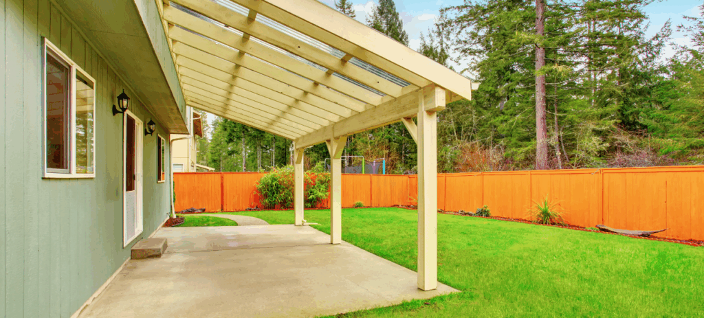 Doppelstabmattenzaun mit Sichtschutz: Ästhetik und Privatsphäre vereint Doppelstabmattenzaun mit Sichtschutz