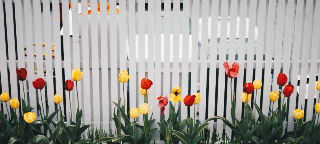 Der Gartenzaun als Gestaltungselement: Ideen für mehr Charme Der Gartenzaun als Gestaltungselement