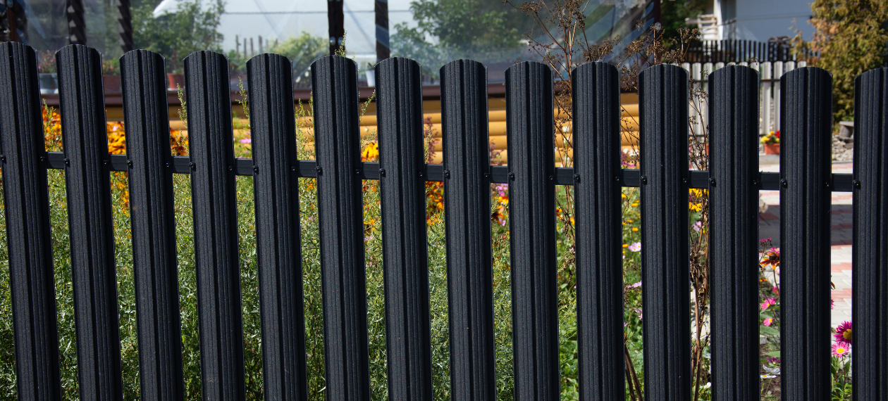 Metallzäune aus Polen mit Montage – worauf sollten Sie achten? Metallzäune aus Polen