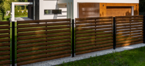 Sichtschutz für den Garten: Doppelstabmattenzäune clever nachrüsten Sichtschutz für den Garten: Doppelstabmattenzäune clever nachrüsten